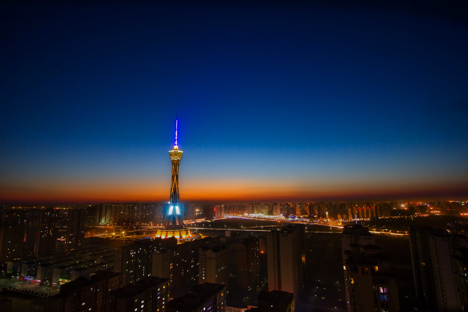 利物浦主场胜拜仁，锁定欧冠八强名额，利物浦对阵拜仁