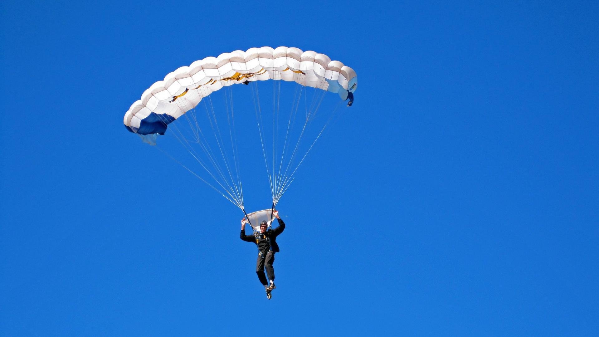 _运动员多元发展：广告、慈善、商业全方位布局_，运动员商业化的背后原因