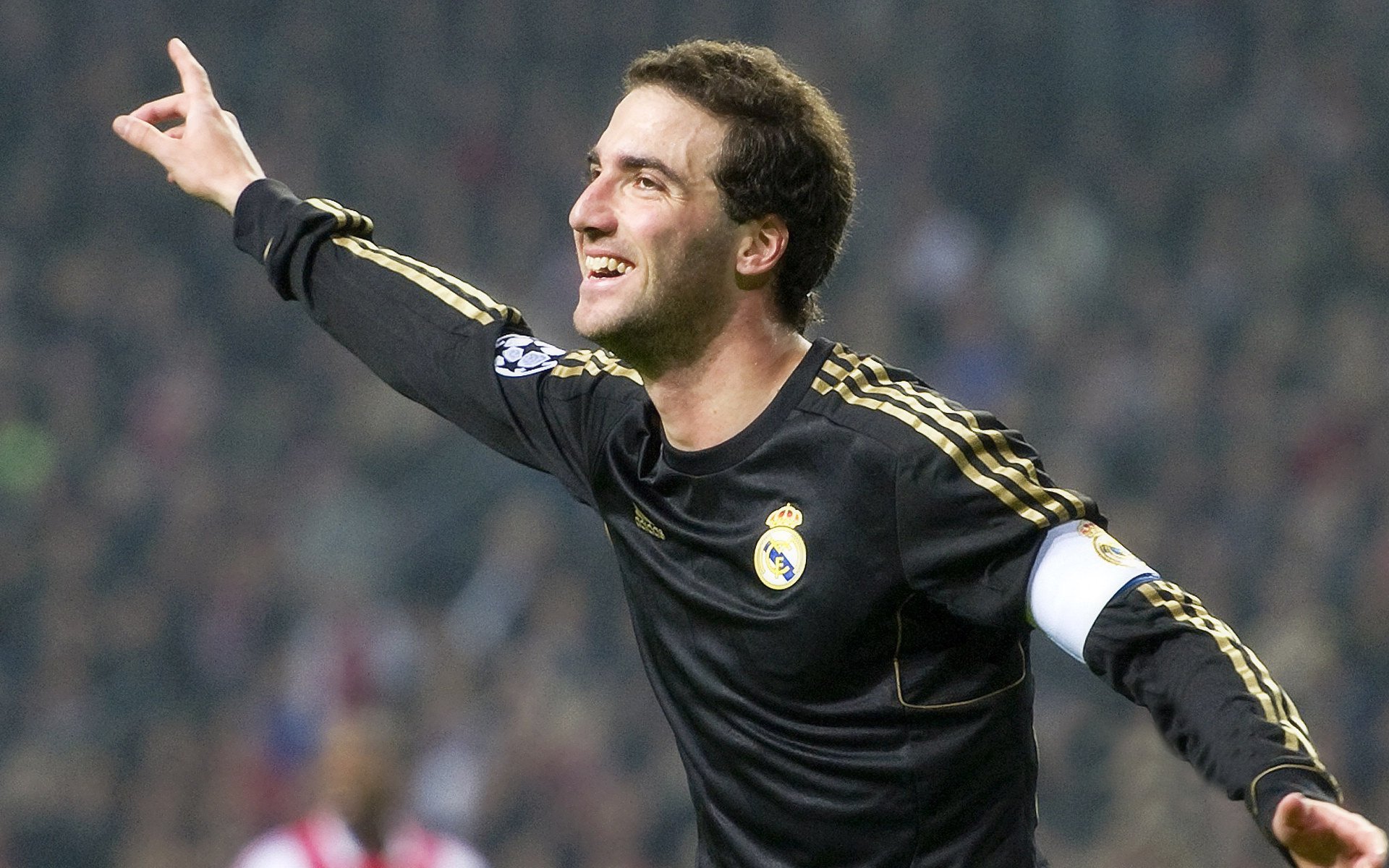 “意甲激战频繁，冠军悬念愈发浓厚”，意甲经典比赛